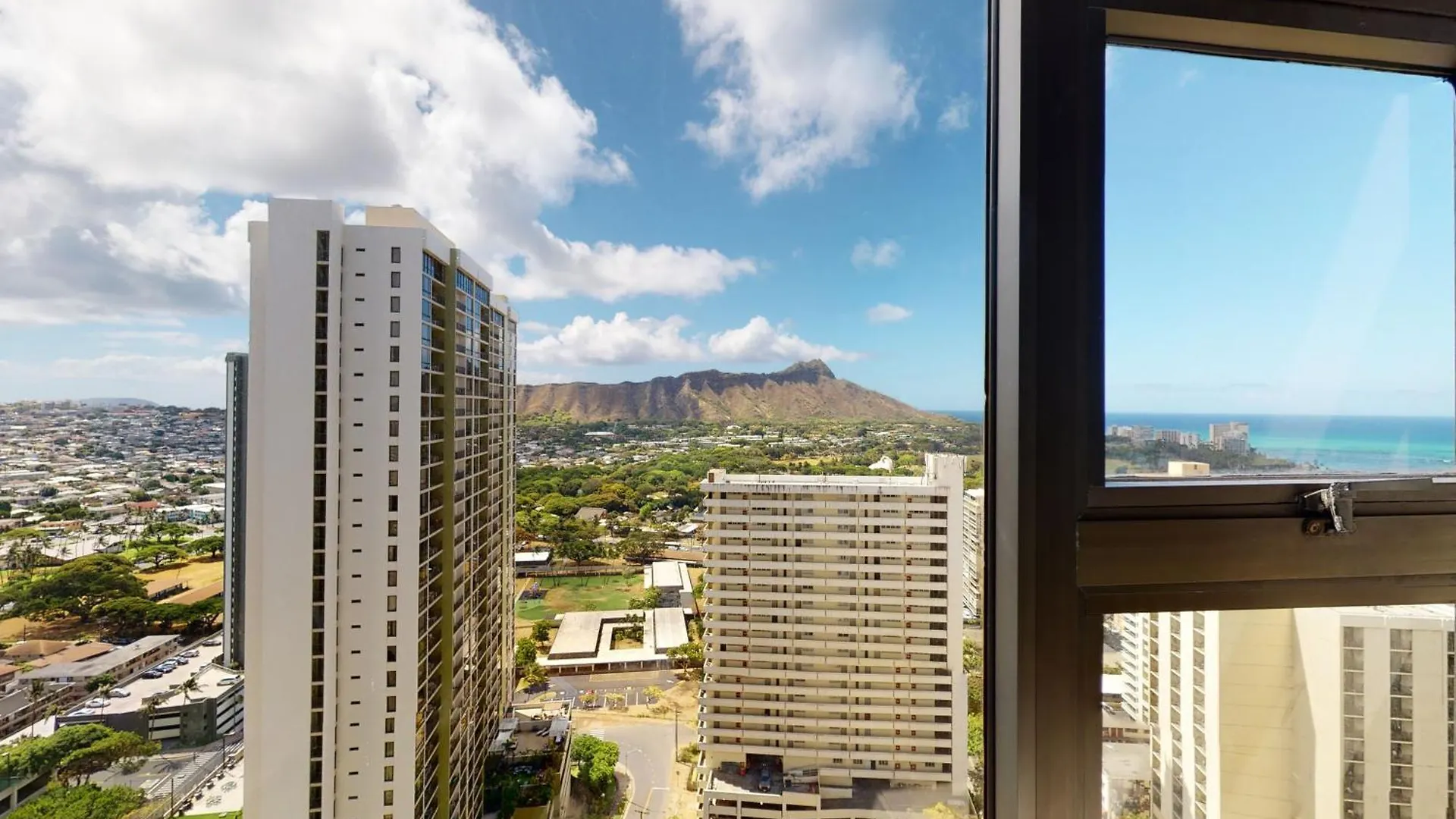 Oceanview Luxury On The 32Nd Floor - Full Kitchen, Walk To Waikiki Beach, And Free Parking Honolulu Lejlighed