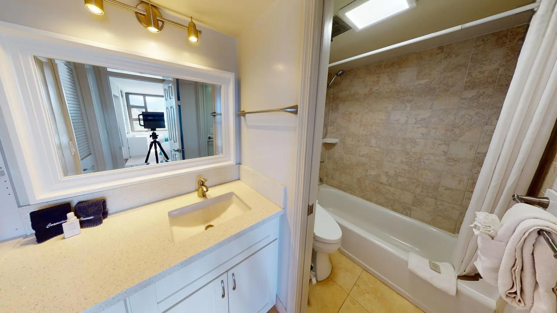Oceanview Luxury On The 32Nd Floor - Full Kitchen, Walk To Waikiki Beach, And Free Parking Honolulu Lejlighed