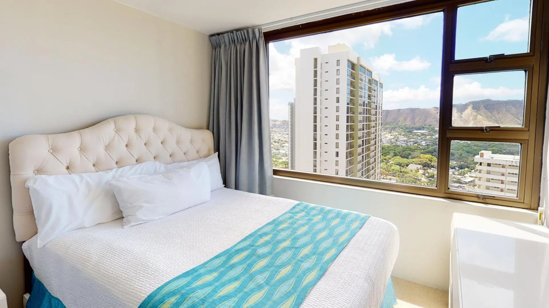 Lejlighed Oceanview Luxury On The 32Nd Floor - Full Kitchen, Walk To Waikiki Beach, And Free Parking Honolulu