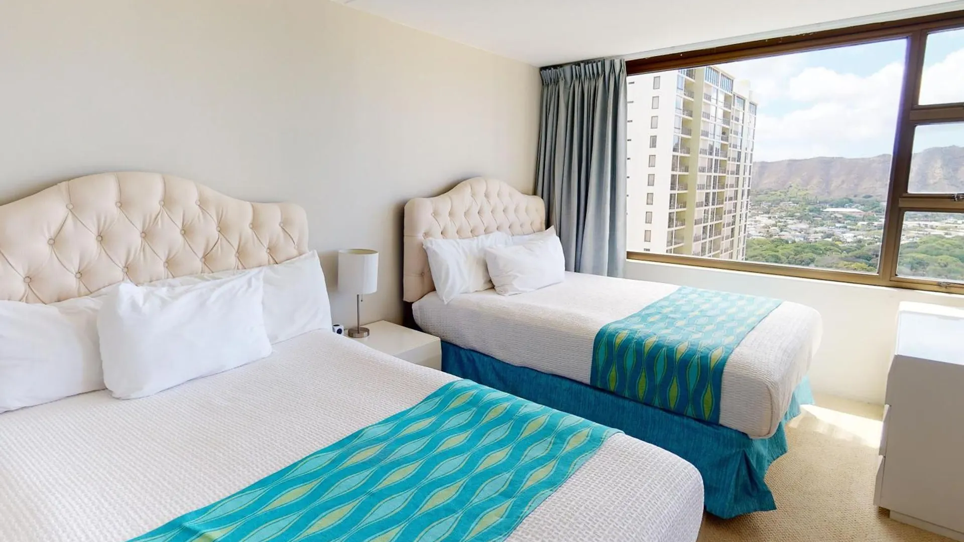 Oceanview Luxury On The 32Nd Floor - Full Kitchen, Walk To Waikiki Beach, And Free Parking Honolulu